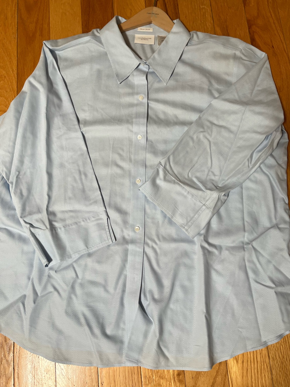 Liz Claiborne Light Blue Women’s Button-Front Dress Shirt